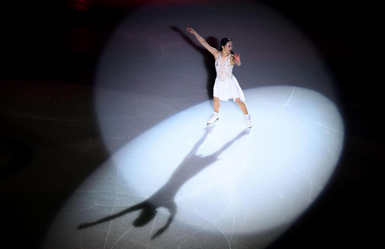 青木祐奈はエキシビションで華麗な演技を見せる（ロイター）