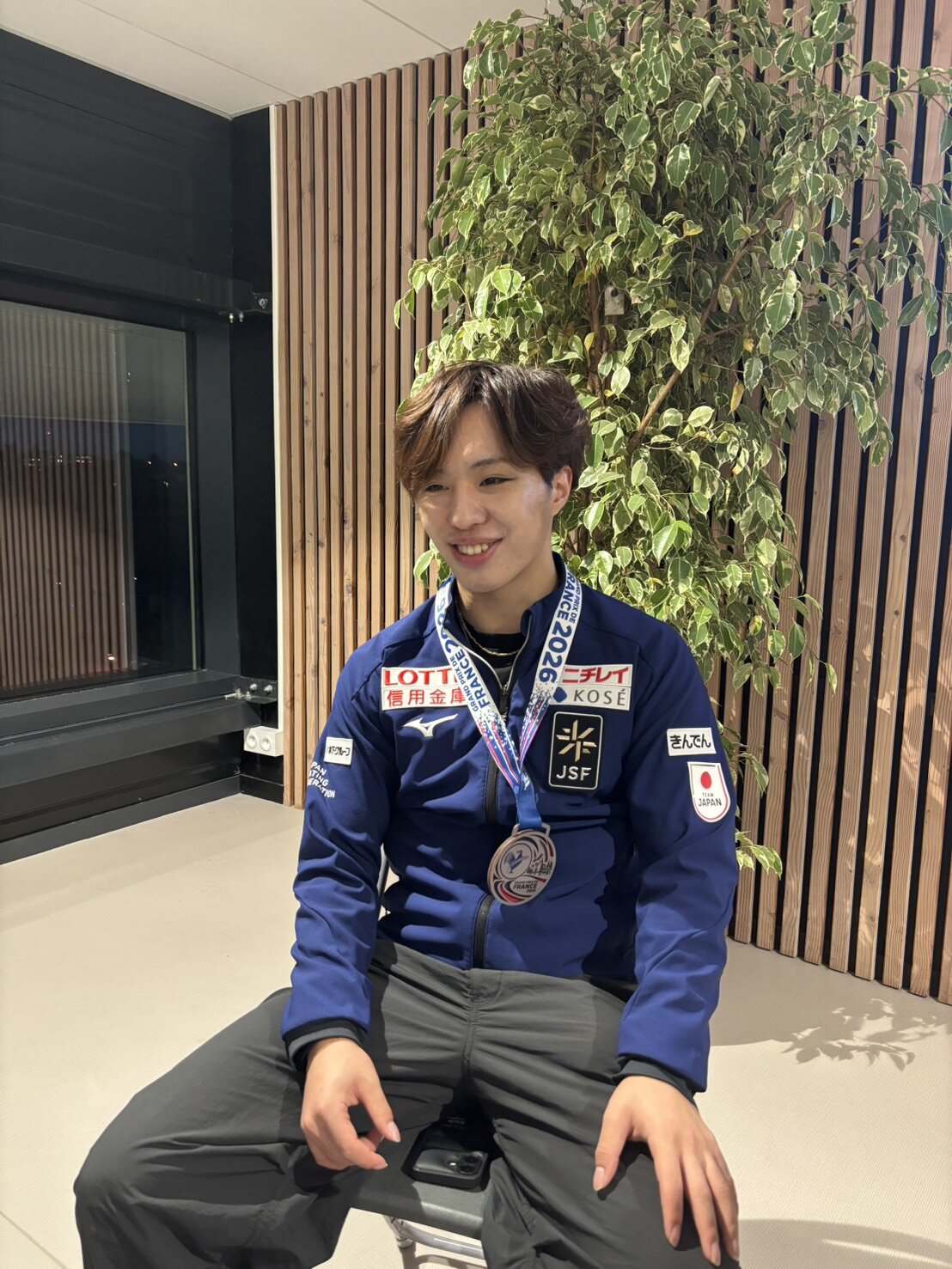 フランス杯の総括取材に応じる三浦（撮影・松本愛香通信員）