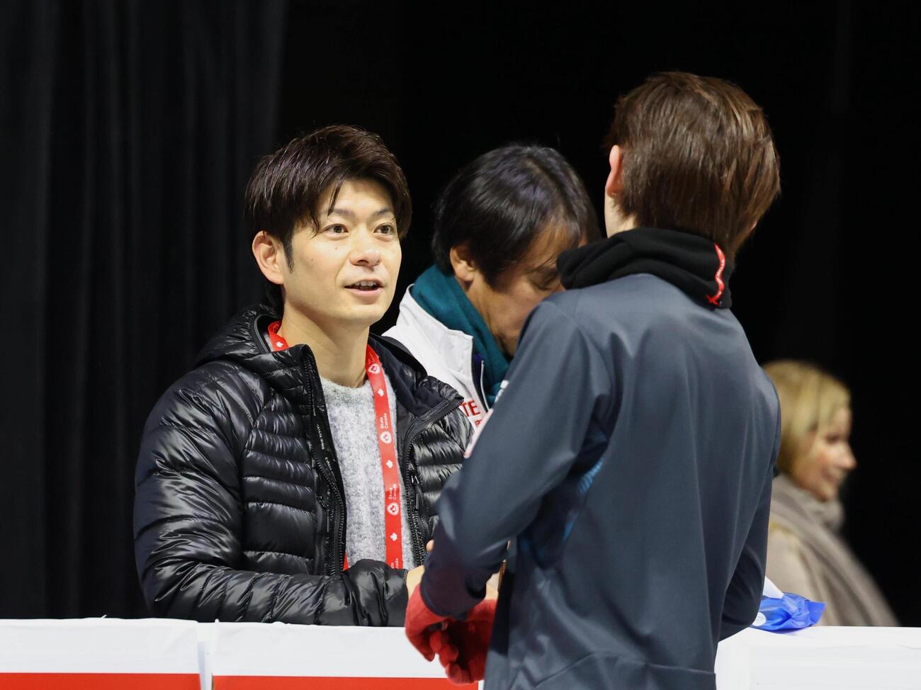 GPシリーズ・スケートカナダ　前日練習で中田璃士に声をかける父・誠人コーチ（撮影・藤塚大輔）