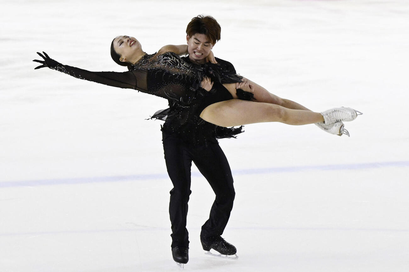 アイスダンスRD　演技する吉田唄菜（手前）、森田真沙也組（共同）