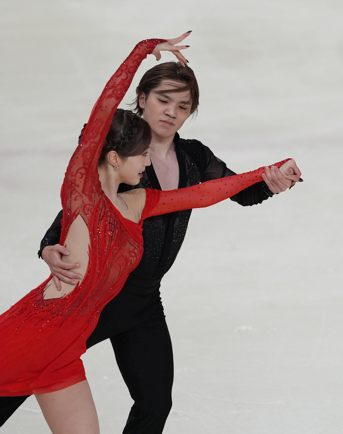 アイスダンスデビュー戦でリズムダンスの演技を披露する本田真凜、宇野昌磨組（撮影・小沢裕）