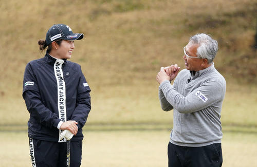 大里プロ（左）と新井プロ