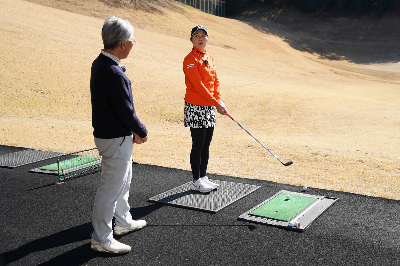 練習方法を解説する大里桃子プロ