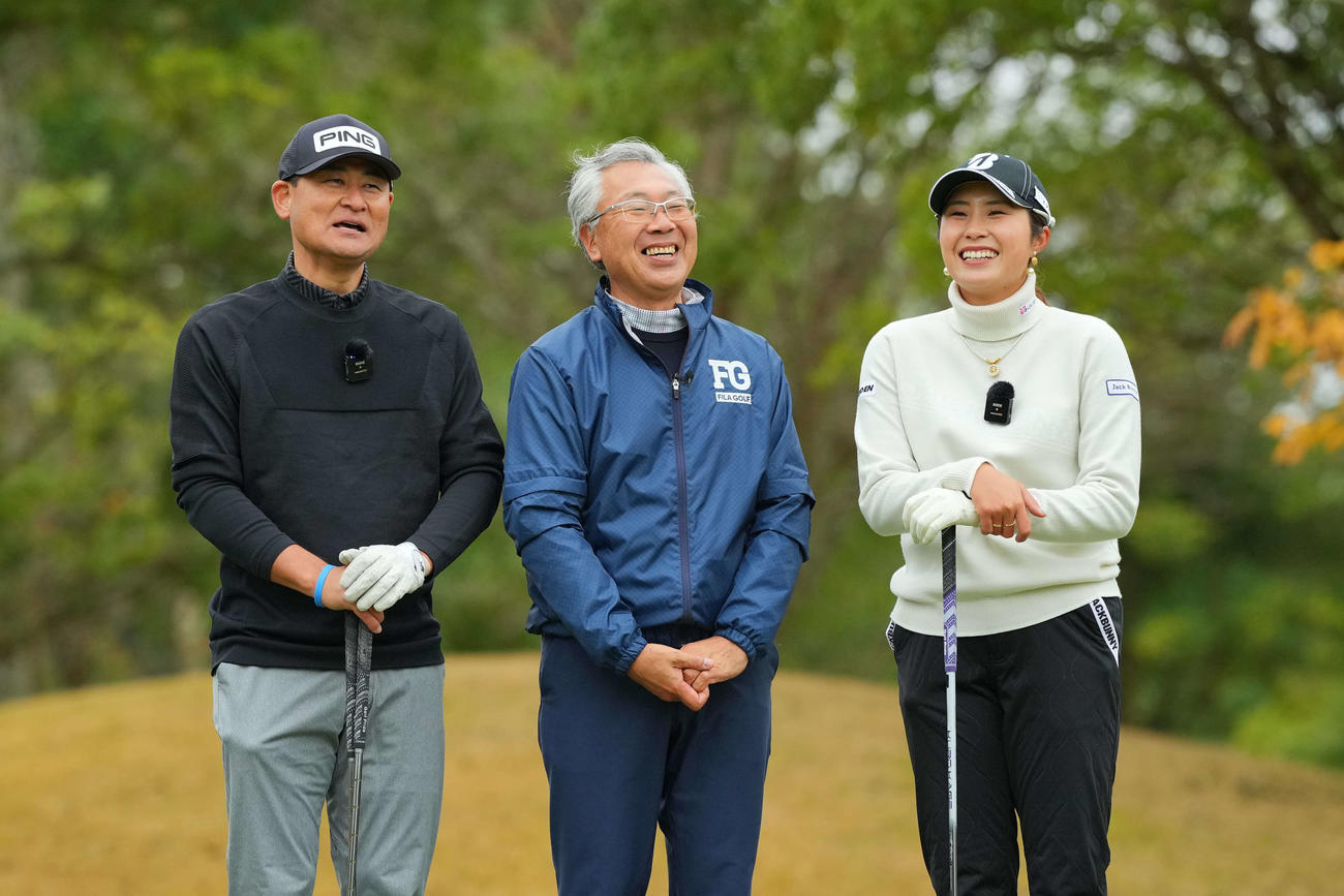 左から前田氏、新井プロ、大里プロ