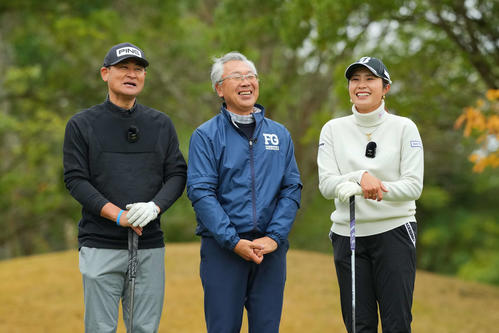左から前田氏、新井プロ、大里プロ