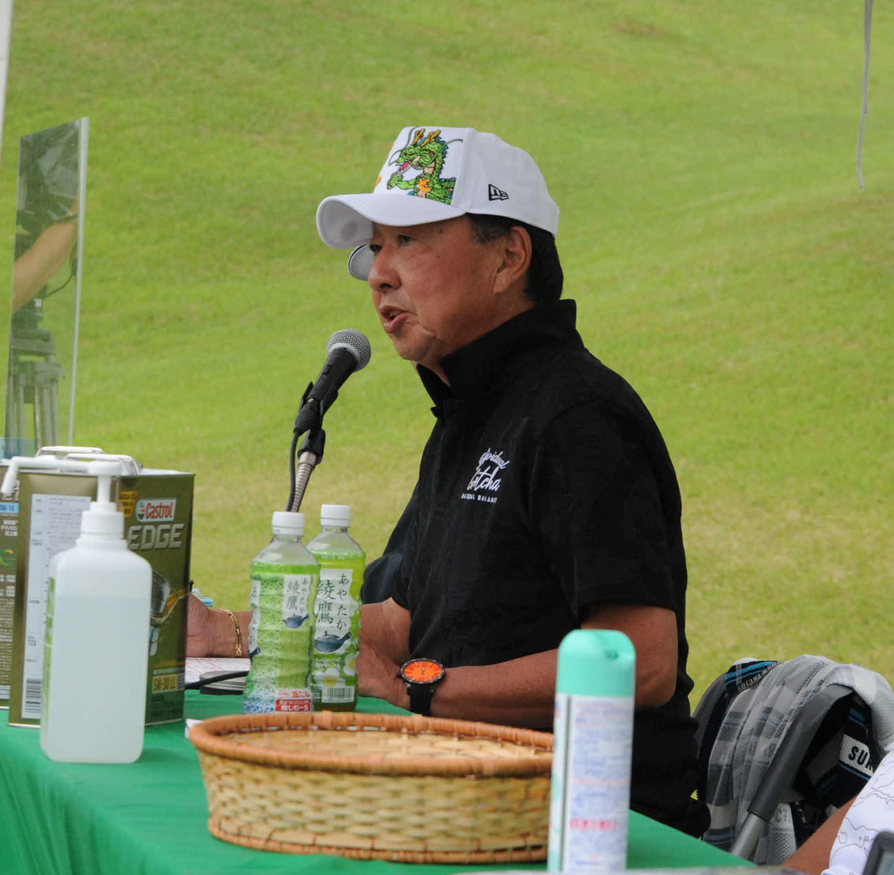 スタートコールを行うBPカストロールの小石社長（撮影・松尾幸之介）