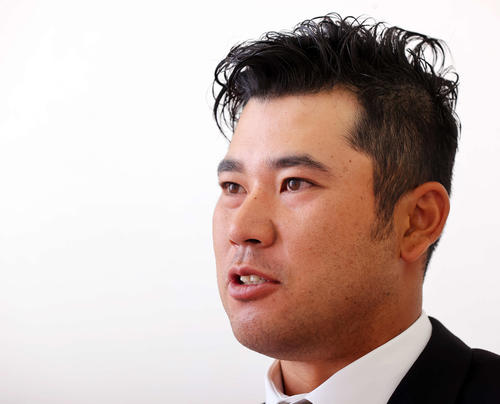 1年を振り返り、今後についての思いを語った松山（撮影・浅見桂子）