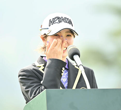 初優勝の蛭田はスピーチで感極まり涙を流す（2023年8月20日撮影）