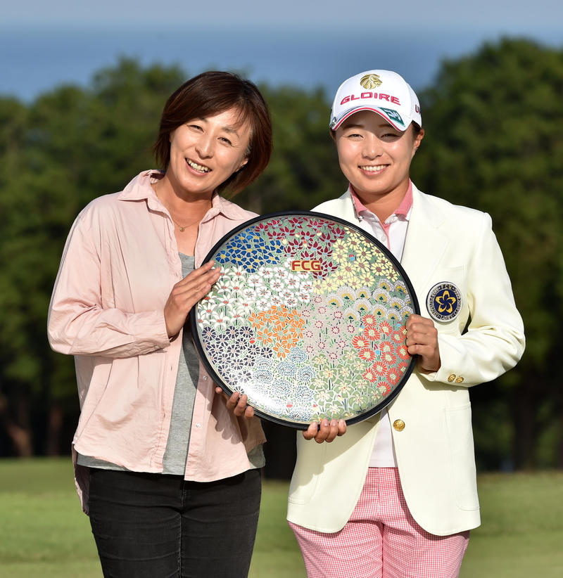 永峰咲希ツアー初V 泣いて心配かけた母親に感謝 - 国内女子 : 日刊