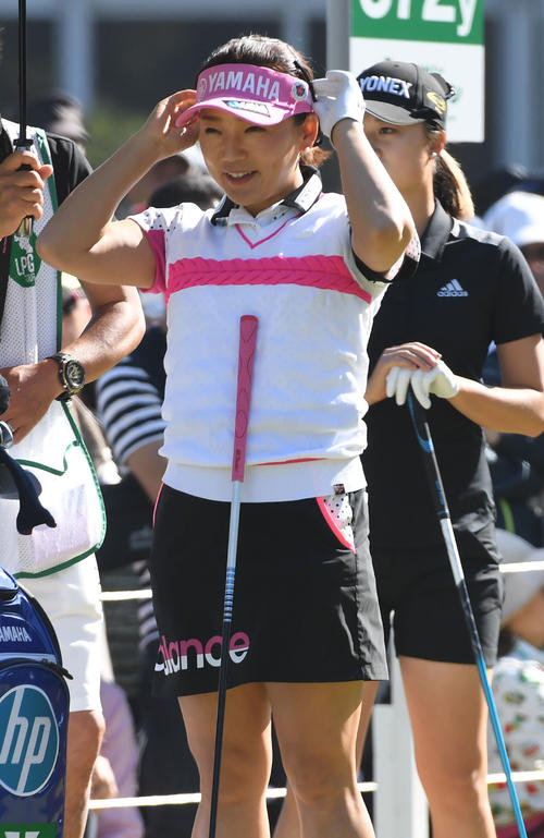 KKT杯バンテリンレディスオープン最終日、スタート前、笑顔の有村智恵（撮影・今浪浩三）