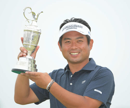 表彰式で笑顔を見せる池田勇太（撮影・加藤諒）