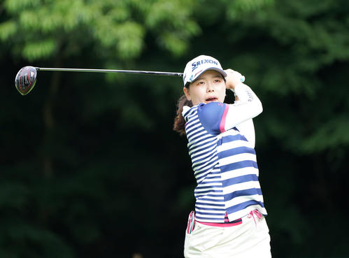 11番、ティーショットを放つ勝（撮影・加藤諒）