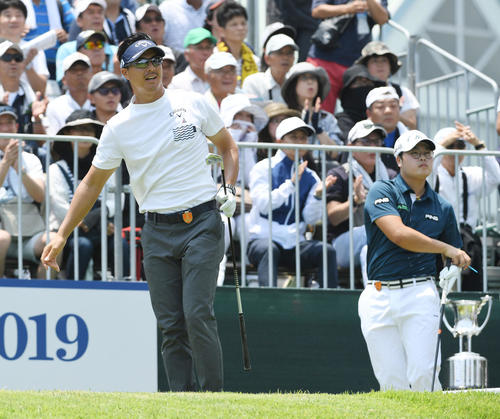 日本プロゴルフ選手権、決勝ラウンド、通算9アンダー6位タイでスタートする石川遼（撮影・今浪浩三）
