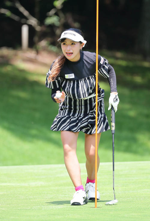 3番、バーディーパットを決めた臼井麗香（撮影・丹羽敏通）