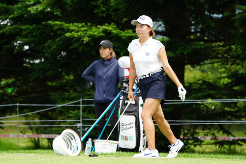 NEC軽井沢72トーナメントを前に練習する渋野（撮影・加藤諒）