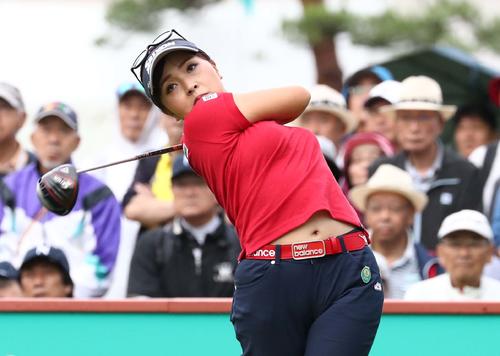 10番、ティーショットを放つ青木（撮影・黒川智章）