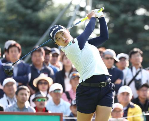 ニトリレディス　第3日目　1番、ティーショットを放つ小祝（撮影・黒川智章）