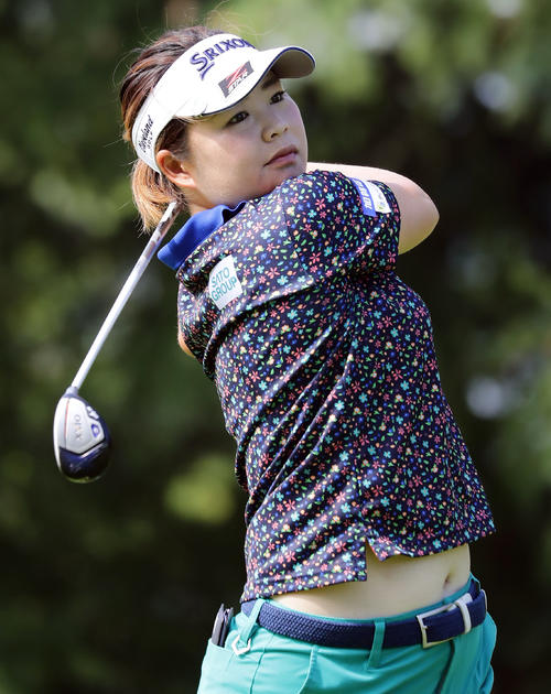 2番ティーショットを放つ東（撮影・浅見桂子）