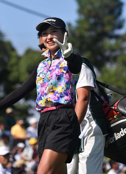 1番を笑顔でスタートする臼井麗香（撮影・上田博志）