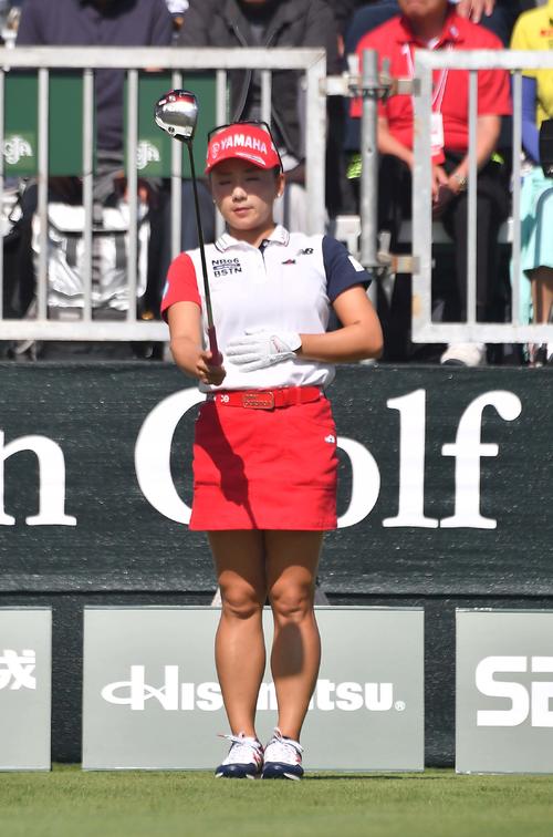 1番、ティーショットの狙いを定める有村（撮影・上田博志）
