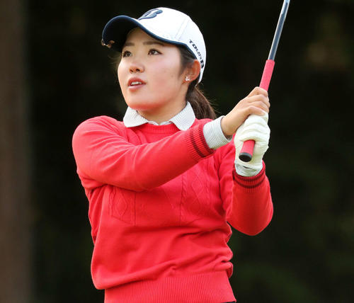 2番、ティーショットを放つ古江彩佳（撮影・鈴木正人）