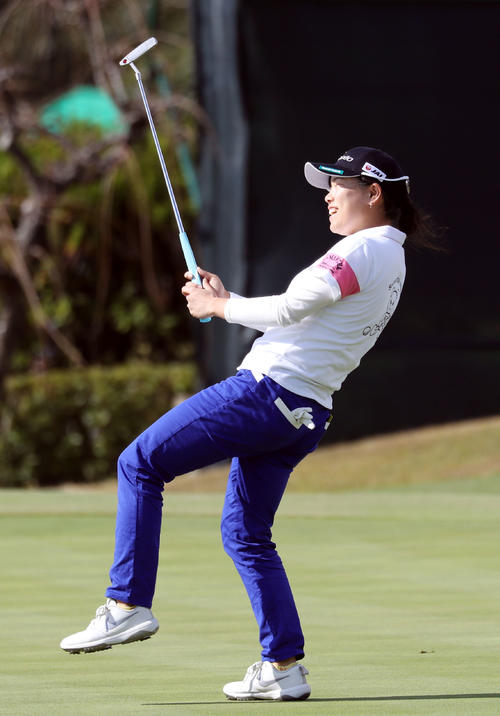 プロアマ戦18番、パットを外し悔しがる勝（撮影・狩俣裕三）