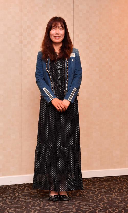 前夜祭でドレスアップする李知姫（撮影・上田博志）