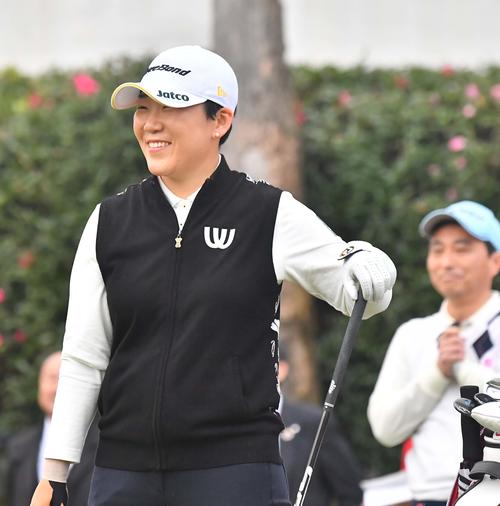 プロアマ戦に参加し笑顔を見せる申ジエ（撮影・上田博志）＝2019年11月27日、宮崎カントリークラブ
