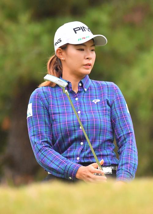 9番、バーディーパットをはずす渋野日向子（撮影・上田博志）