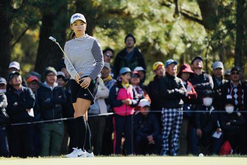 第3日、5番　ボギーでスコアを落とす渋野日向子（撮影・横山健太）