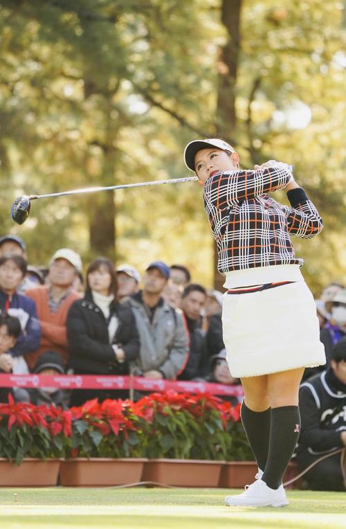 リコーカップ 第3日 1番、コース入りした吉本ひかる（撮影・横山健太）