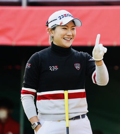 リコーカップ 第3日 1番、コース入りした成田美寿々（撮影・横山健太）