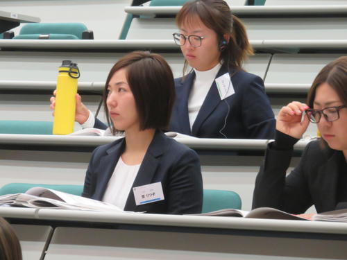 暴言問題の処分によりLPGAから科せられた新人セミナーを受講する笠りつ子