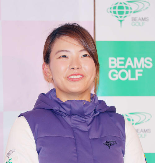 トークショー後に記者の質問に答える渋野（撮影・河田真司）