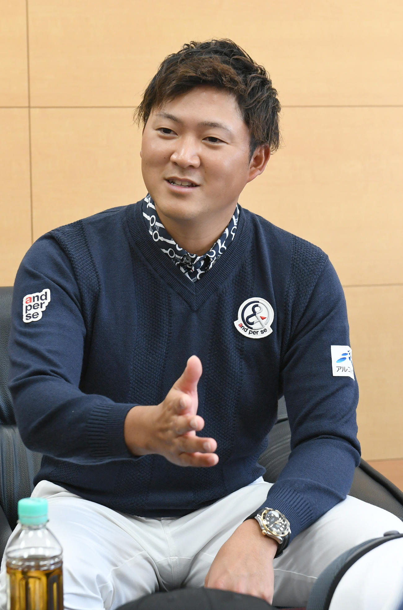 五輪に向けて抱負を語る今平（撮影・酒井清司）