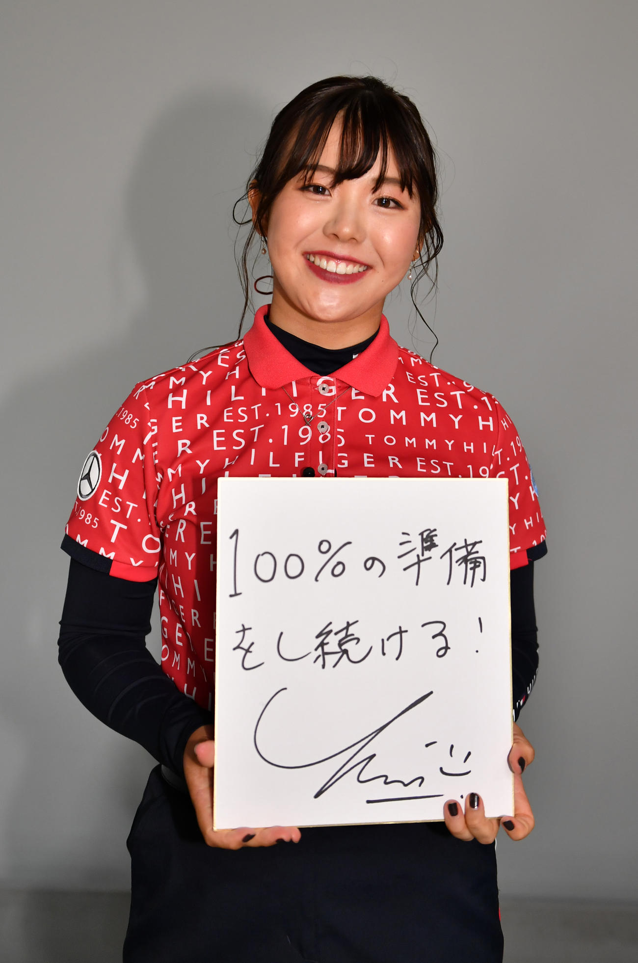 開幕戦に向けて決意を書いた吉田優利（撮影・柴田隆二）