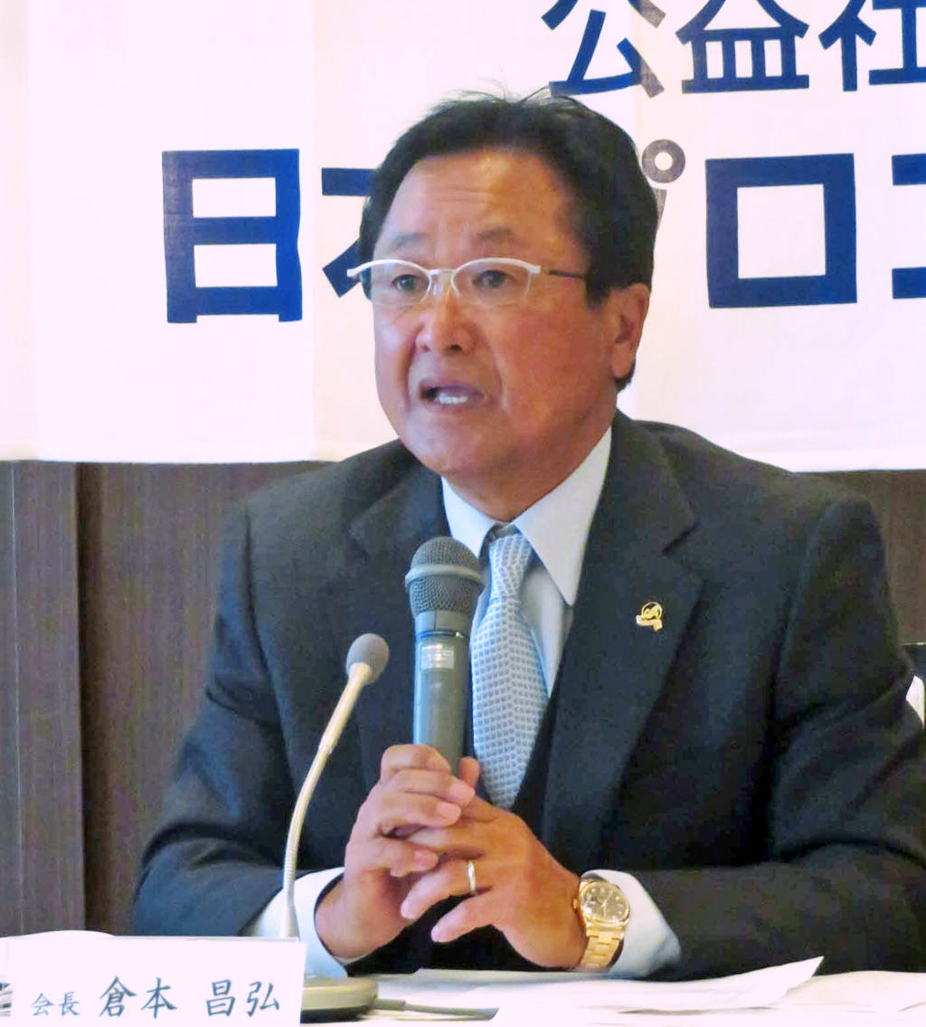 会見で力説する日本プロゴルフ協会の倉本会長（撮影・高田文太）
