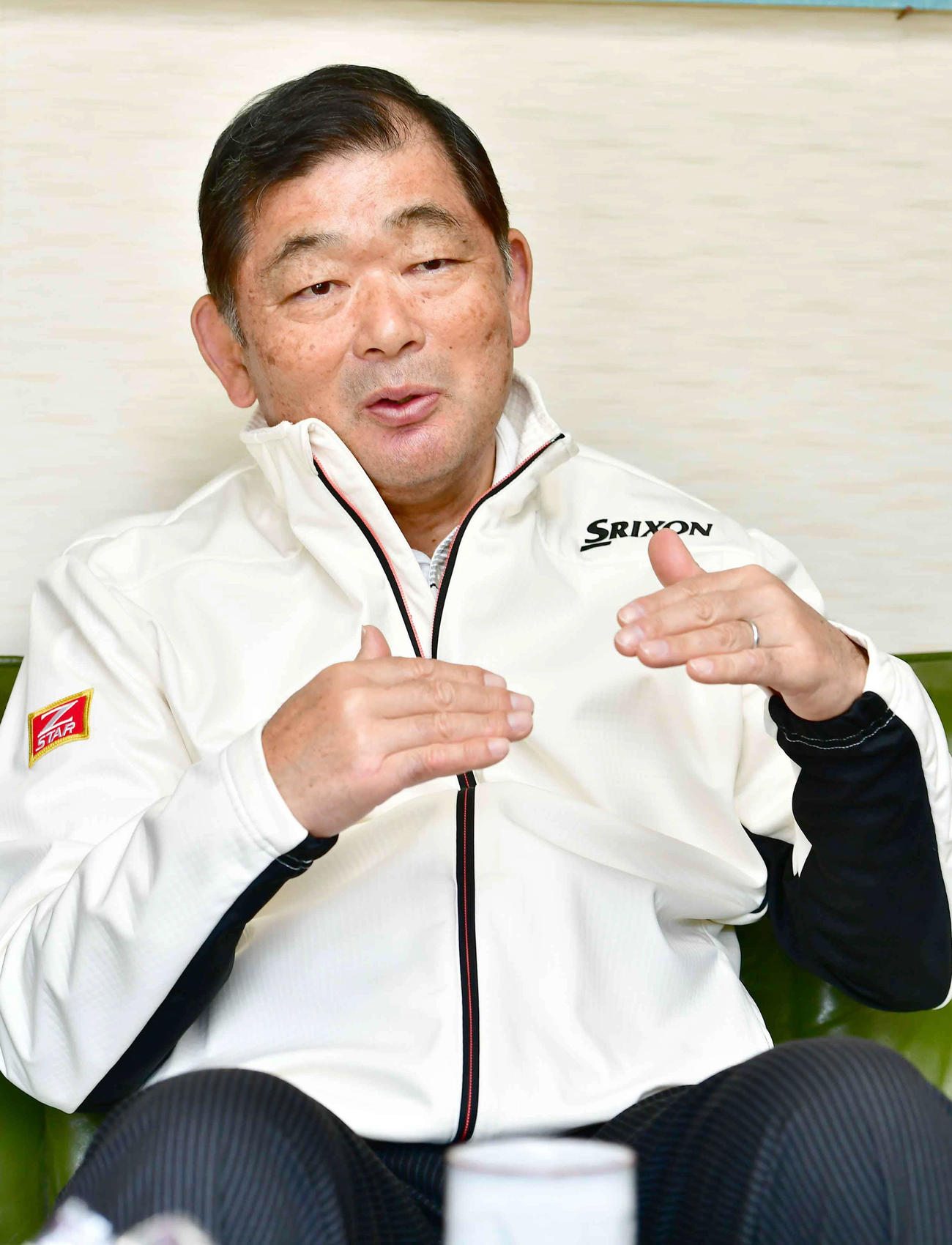 インタビューにこたえる中嶋氏