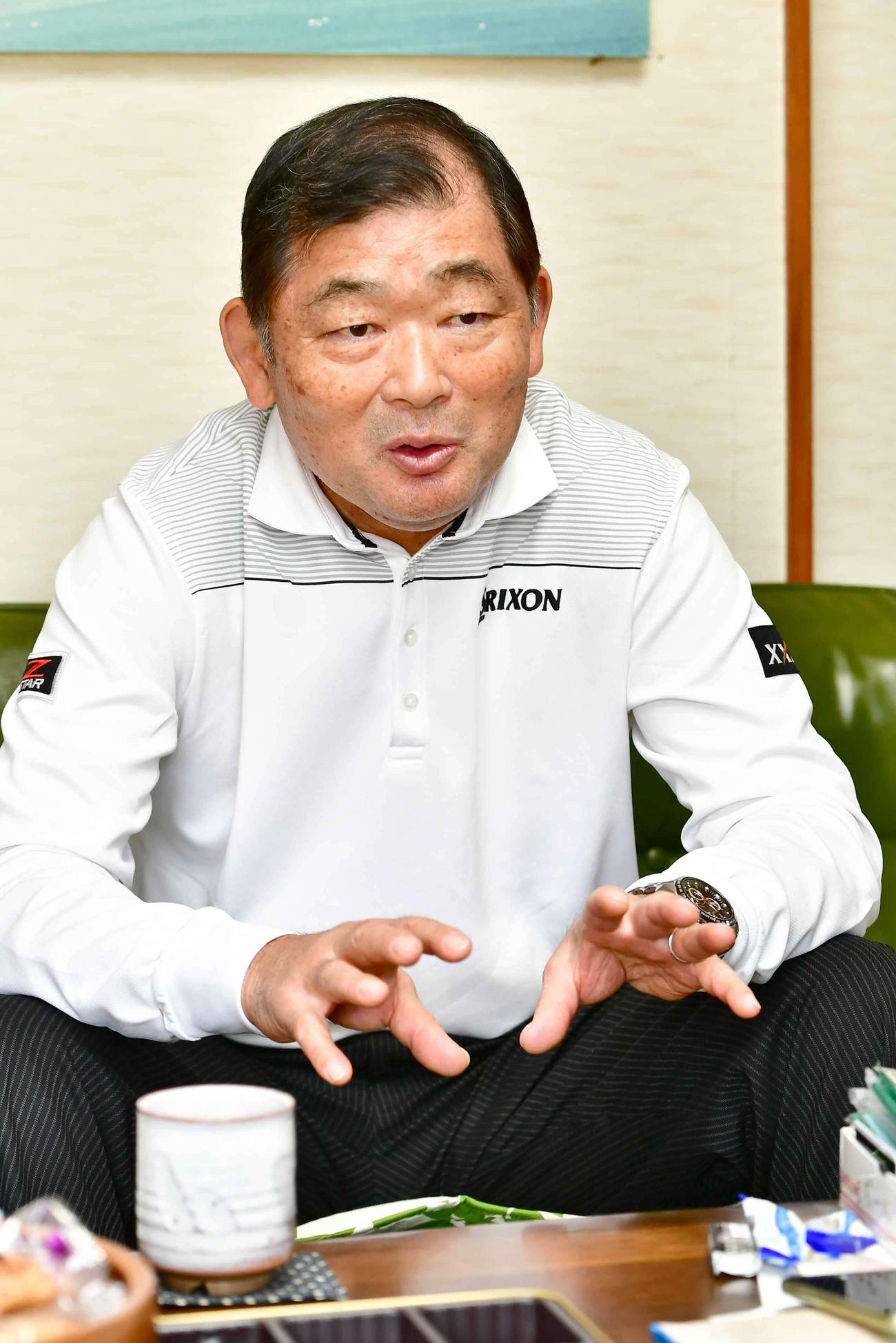 インタビューにこたえる中嶋氏