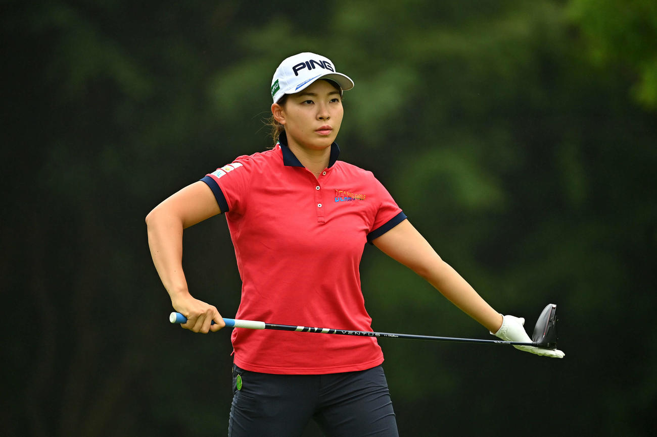 11番、ティーショットの準備を行う渋野（Getty　Images／JLPGA提供）