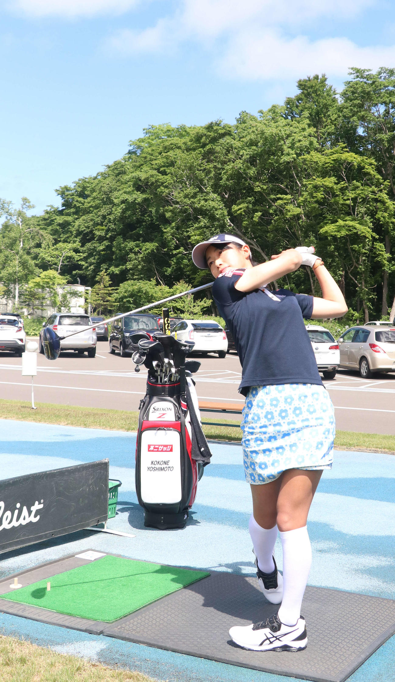 国内女子ツアー開幕に向けて練習に励む吉本（撮影・浅水友輝）