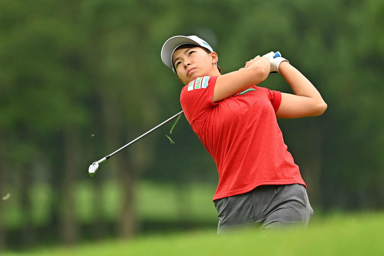 17番で練習ラウンドに臨む渋野（Getty　Images／JLPGA提供）