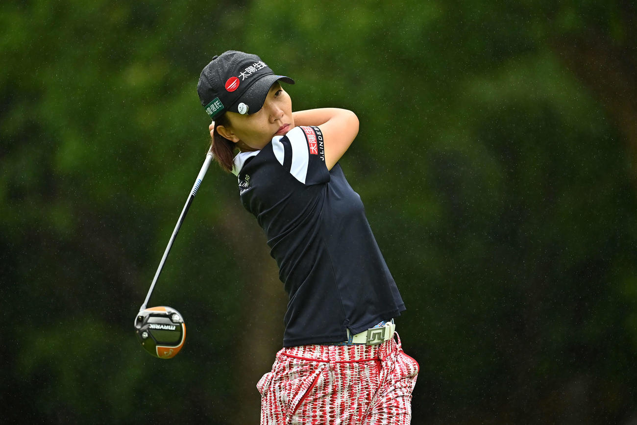 11番、ティーショットを放つテレサ・ルー（Getty　Images／JLPGA提供）