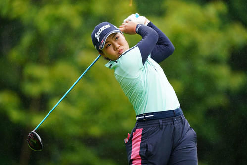 1番、ティーショットを放つ畑岡（Getty　Images／JLPGA提供）