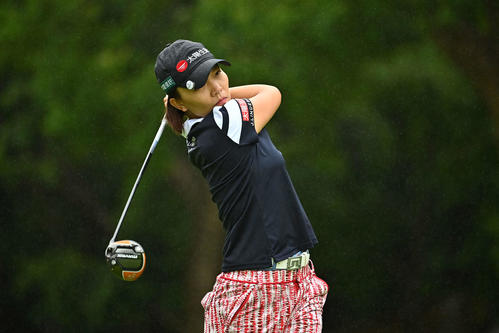 11番、ティーショットを放つテレサ・ルー（Getty　Images／JLPGA提供）