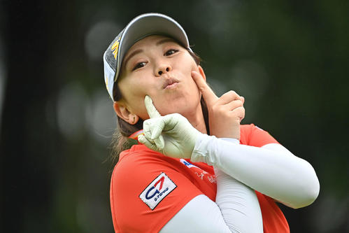 10番でポーズを見せる吉田弓（Getty　Images／JLPGA提供）