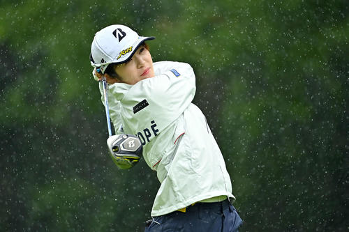 11番でティーショットを放つ三ヶ島（Getty　Images／JLPGA提供）