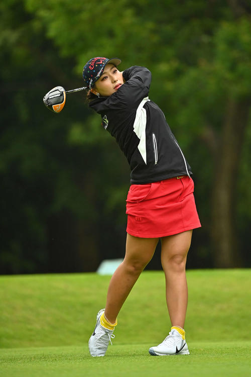 11番、ティーショットを放つ竹内（Getty　Images／JLPGA提供）