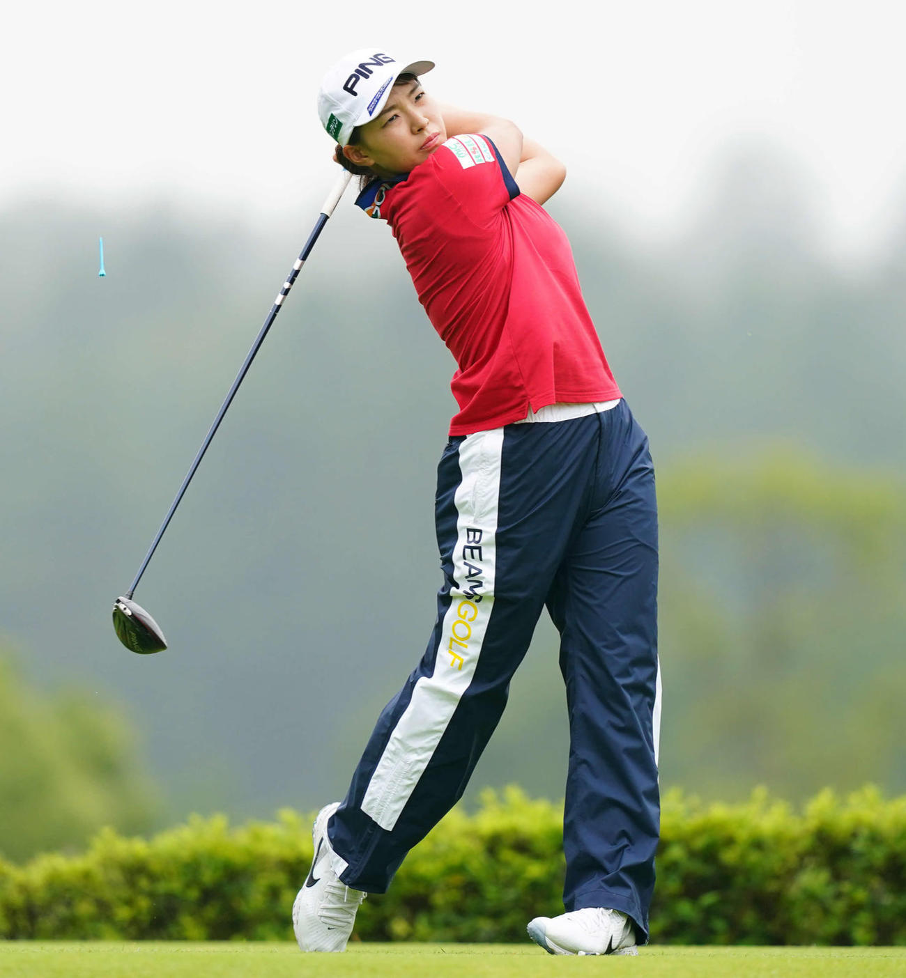 8番、ティーショットを放つ渋野（Getty　Images／JLPGA提供）
