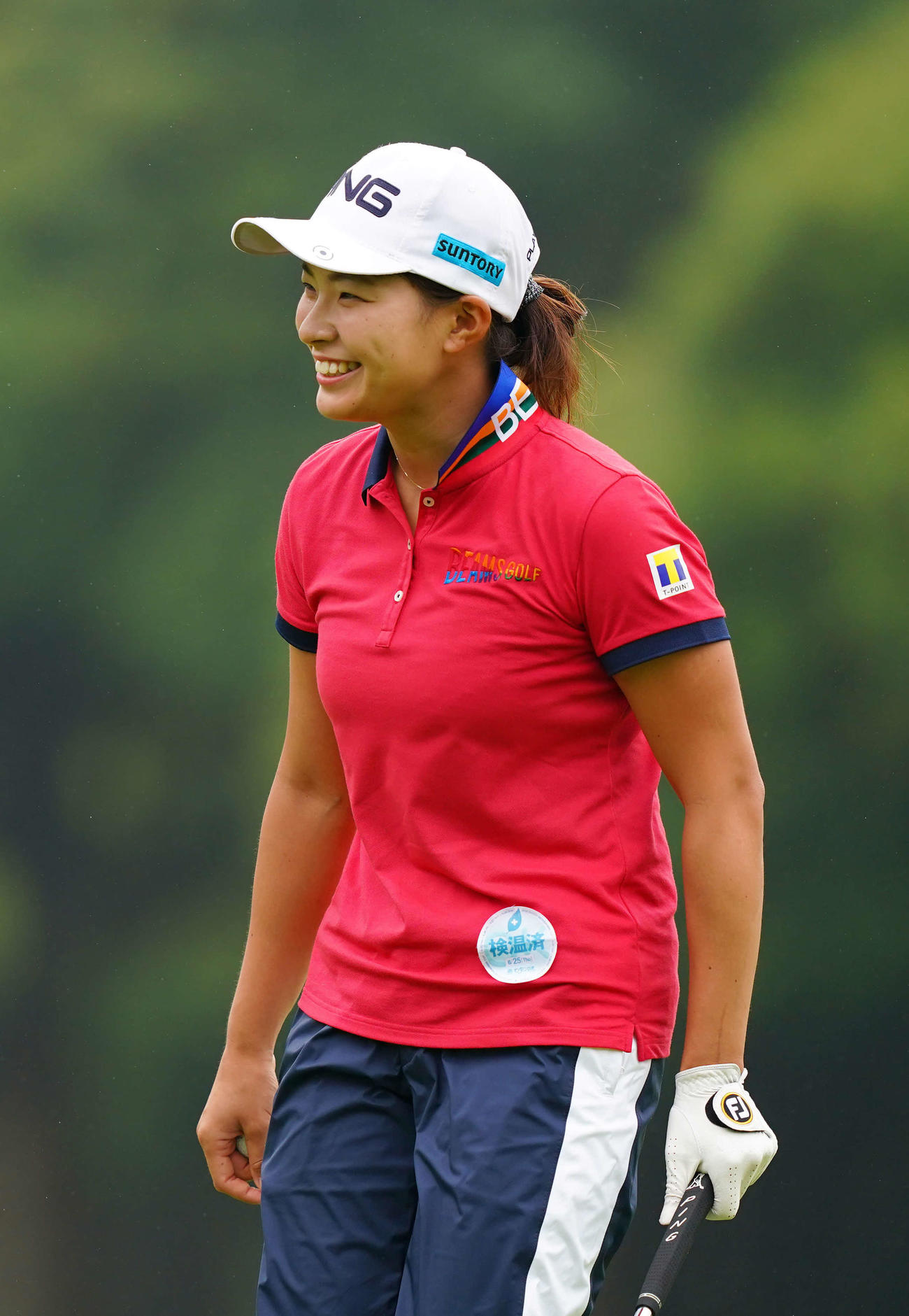 8番のグリーンで笑顔を見せる渋野（Getty　Images／JLPGA提供）
